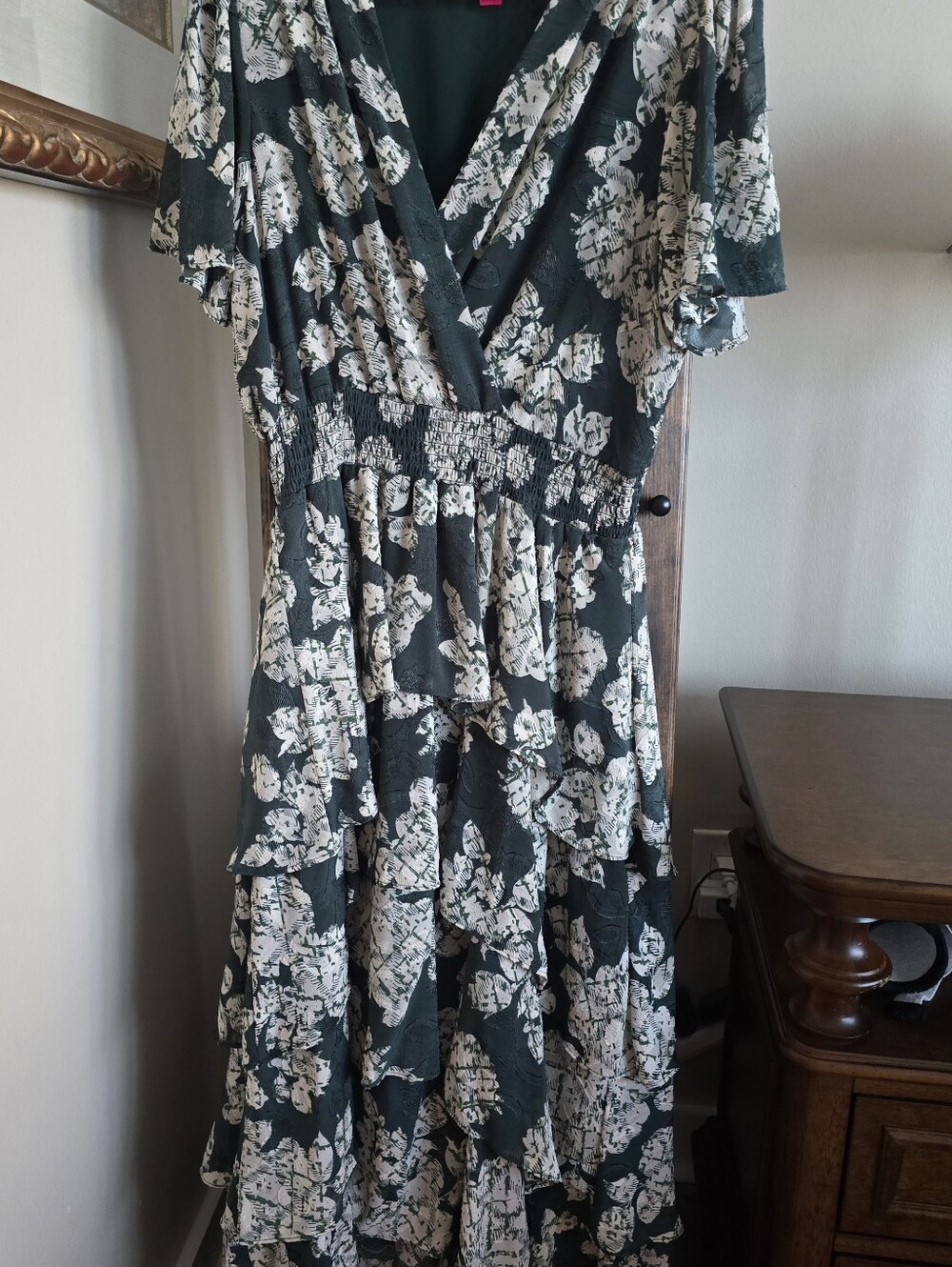 Vince Camhto Floral V-Neck Tiered Women's Dress in Dark Green and Cream